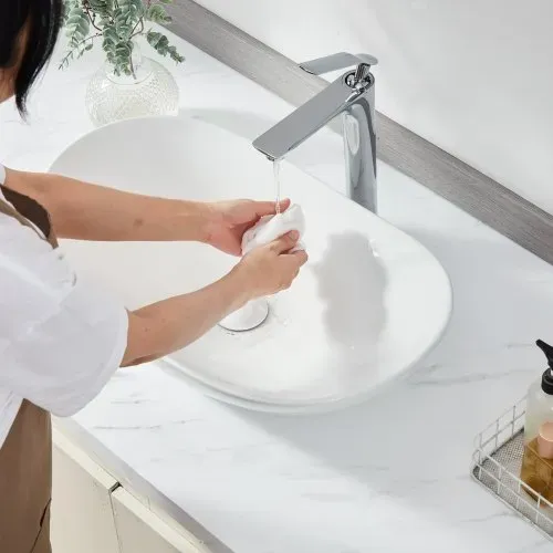 VEVOR Ovales Aufsatzwaschbecken Waschbecken, 592 x 361 x 158 mm, Badezimmer-Aufsatzwaschbecken über der Theke, Keramikwaschbecken moderner Stil, für Toiletten, Hotels, Restaurants, helles Weiß – Bild 7