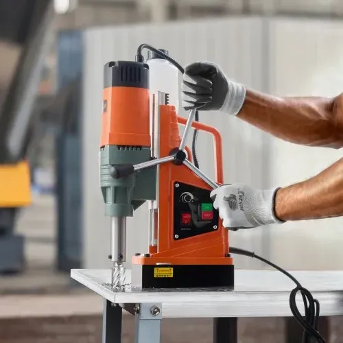 VEVOR Magnetbohrmaschine, 1550-W-Motor, Magnetbohrer 50 mm Kernbohrdurchmesser, 13000 N Magnetkraft, Drehzahlregelung 0–550 U/min, Kernbohrmaschine für Metalloberflächen, Heimwerkerbedarf – Bild 7
