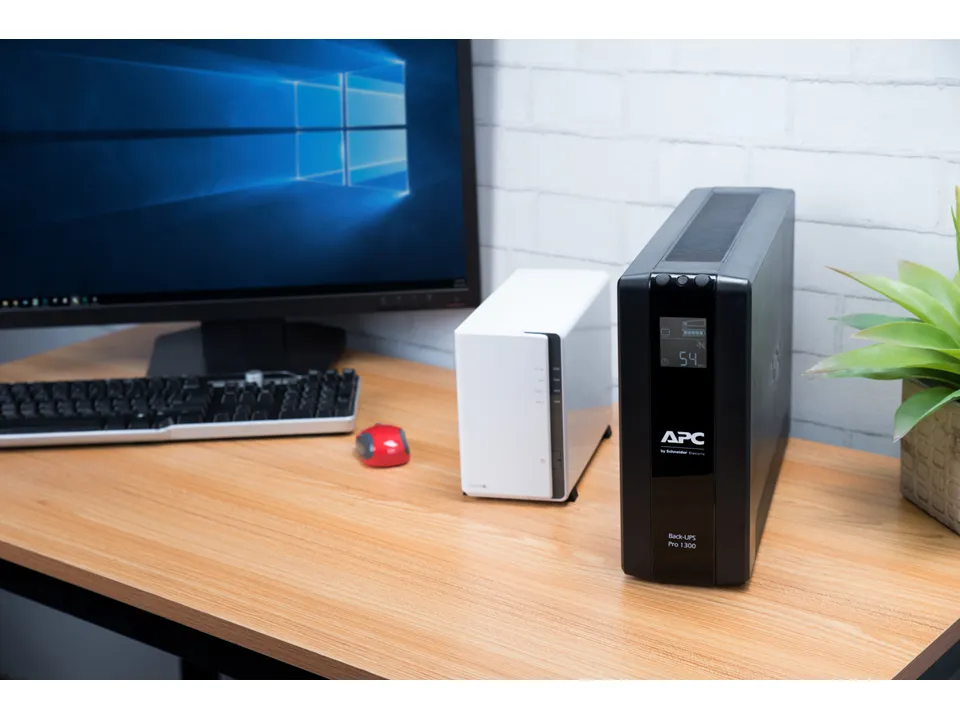 APC Back UPS Pro BR 1300 VA, 8 Ausgänge, AVR, LCD-Schnittstelle – Bild 5