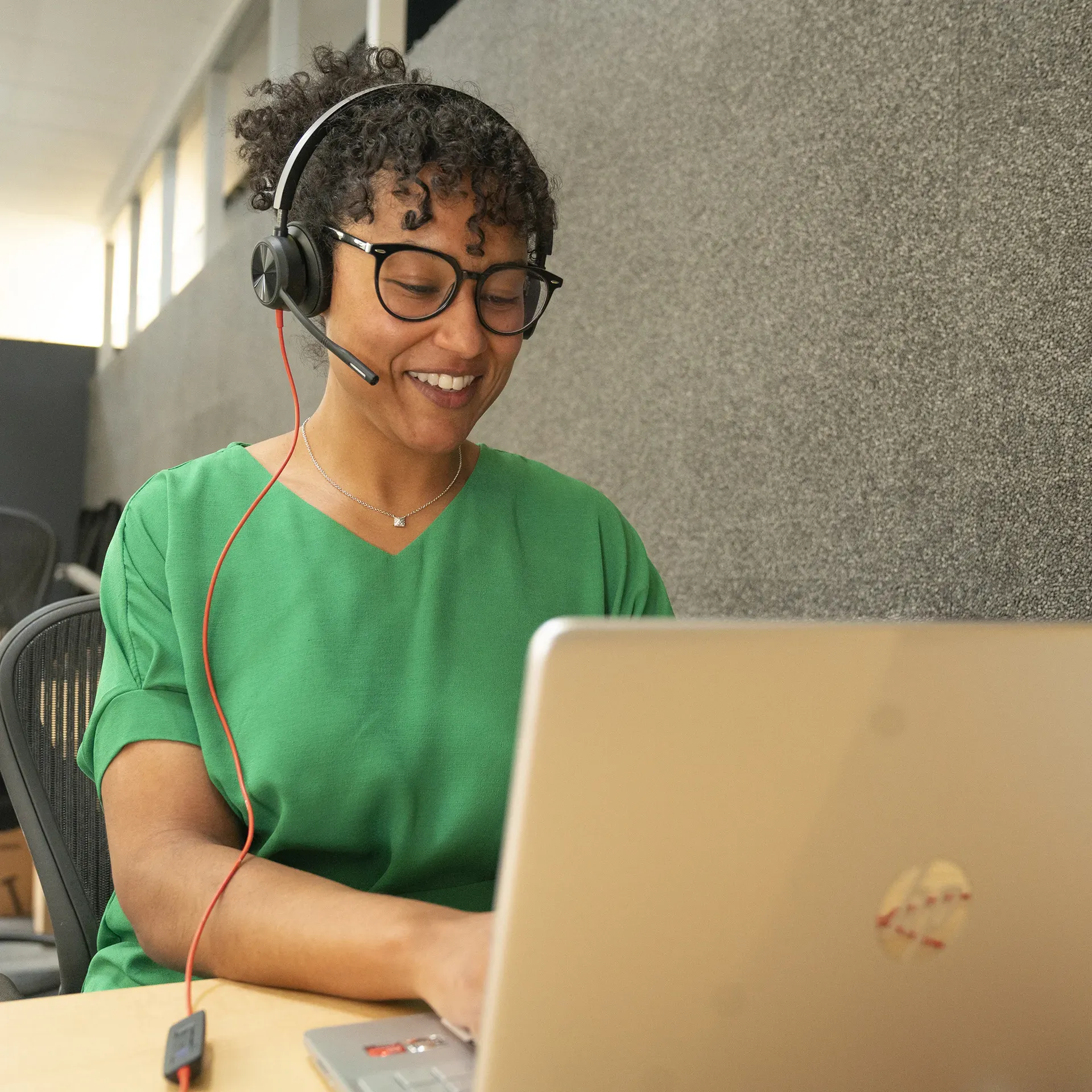 HP Poly Blackwire 8225 USB-C Stereo-Headset, für Microsoft Teams zertifiziert, + USB-C/A-Adapter – Bild 7