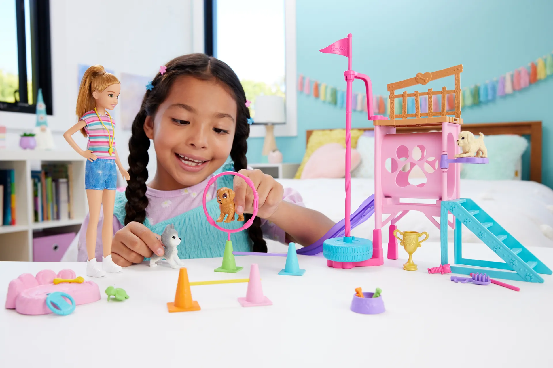 Barbie and Stacie to the Rescue Hündchenspielplatz-Spielset mit Puppe, 3 Hündchenfiguren und Zubehör – Bild 3