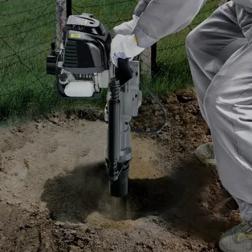 VEVOR 37,77 ccm Benzinbetriebener T-Pfostenrammer, 4-Takt-Zaunpfahlramme mit Benzinmotor, mit 2 Pfosten-Rammköpfen (55/70 mm), tragbarer 1000-W-Pfostenramme für Bauernhöfe, Ranchzäune, Straßenverbesserungen – Bild 7