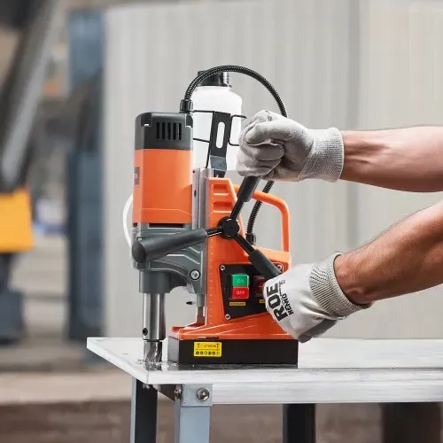 VEVOR Profi Kernbohrmaschine Magnetbohrmaschine 1300 W, Kernbohrmaschine Magnetbohreinheit 13000 N 40 mm, 810 U/min Magnetkernbohrsystem für Schiffsbau, Brückenbau, Windkrafterzeugung – Bild 7