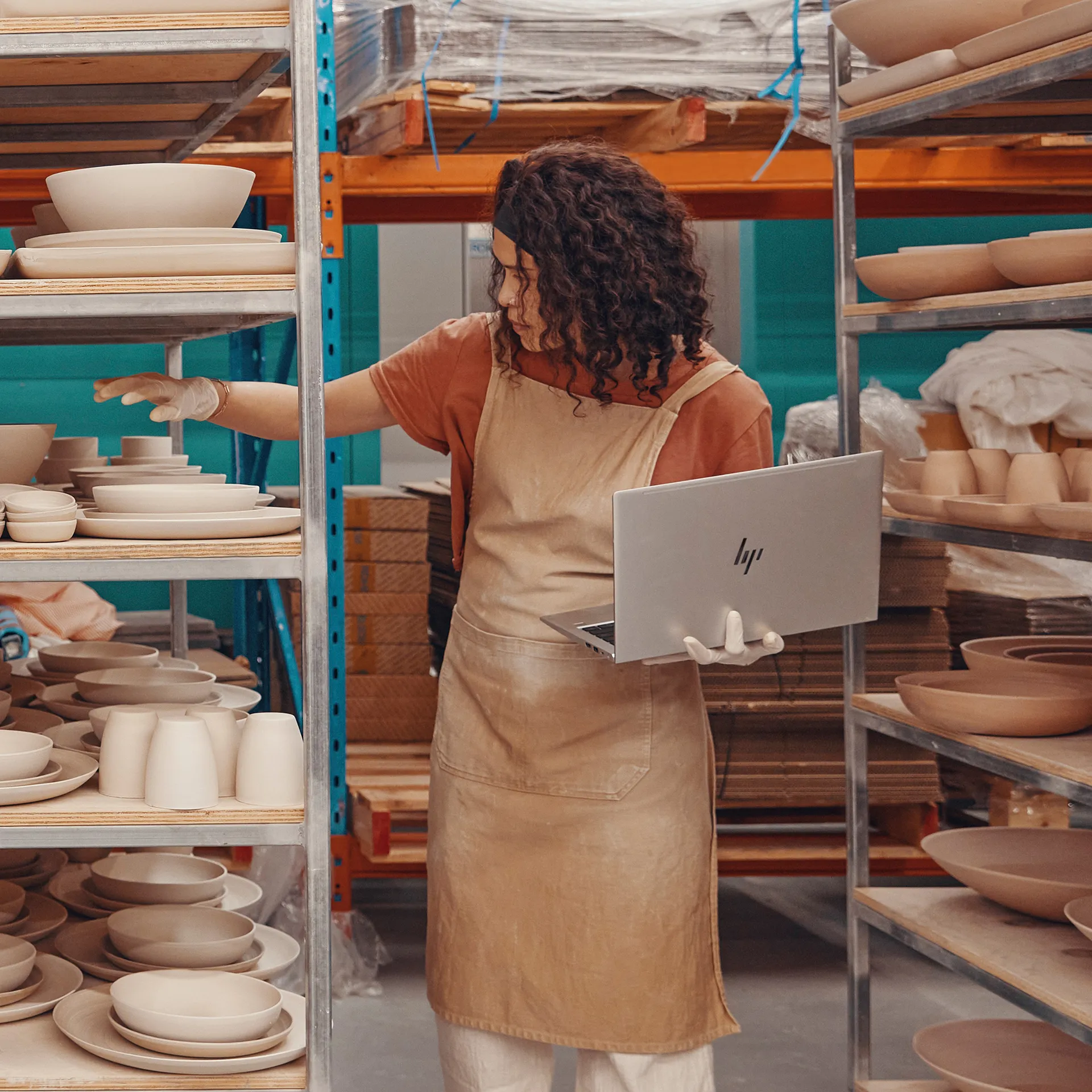 HP EliteBook 640 G10 Intel® Core™ i5 i5-1335U Laptop 35,6 cm (14") Full HD 16 GB DDR4-SDRAM 512 GB SSD Wi-Fi 6E (802.11ax) Windows 11 Pro Silber – Bild 5