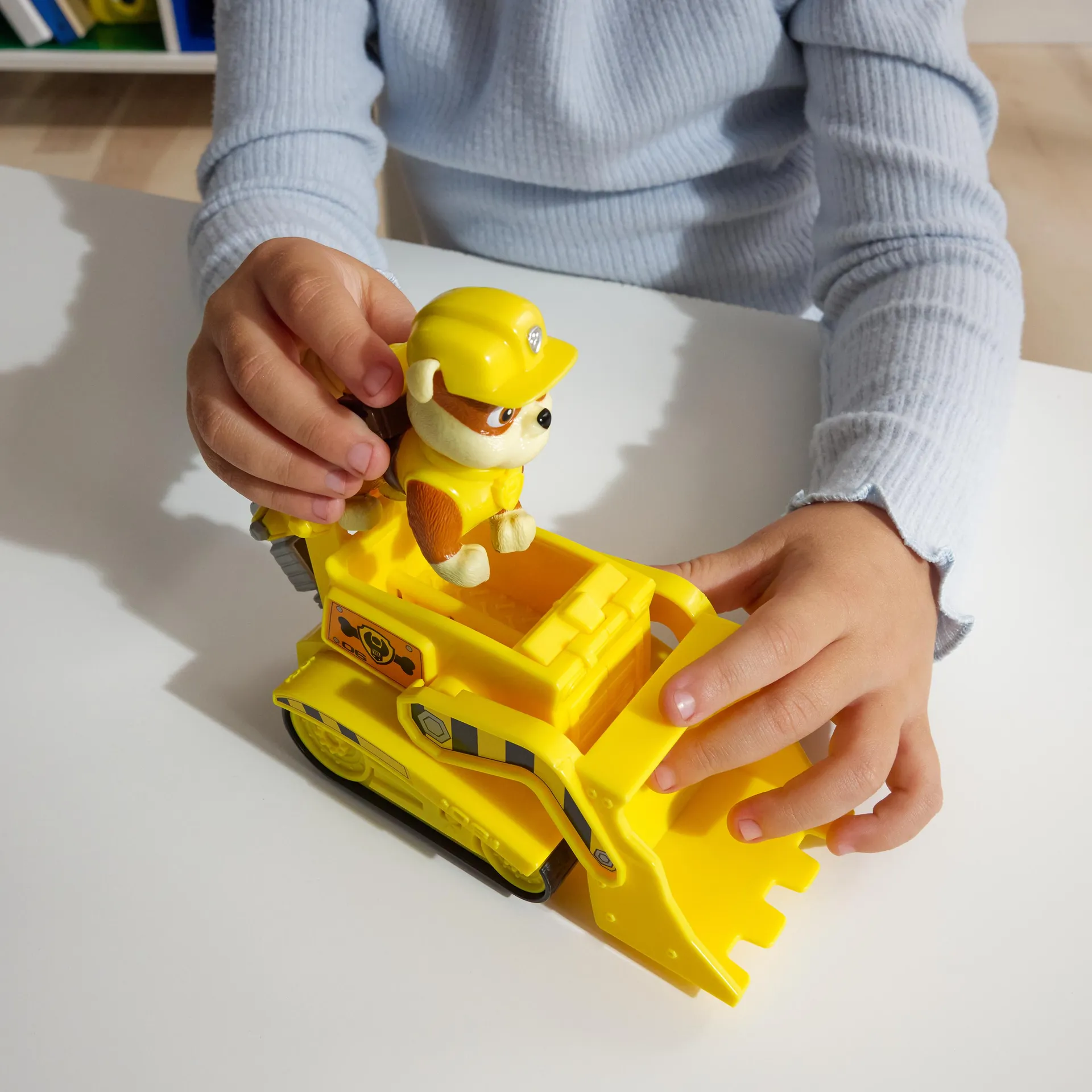 PAW Patrol - Rubble-Figur mit Bulldozer-Baufahrzeug, stabiles Basis-Fahrzeug (2025), authentisches Spielzeug zur Serie für Kinder ab 3 Jahren – Bild 3