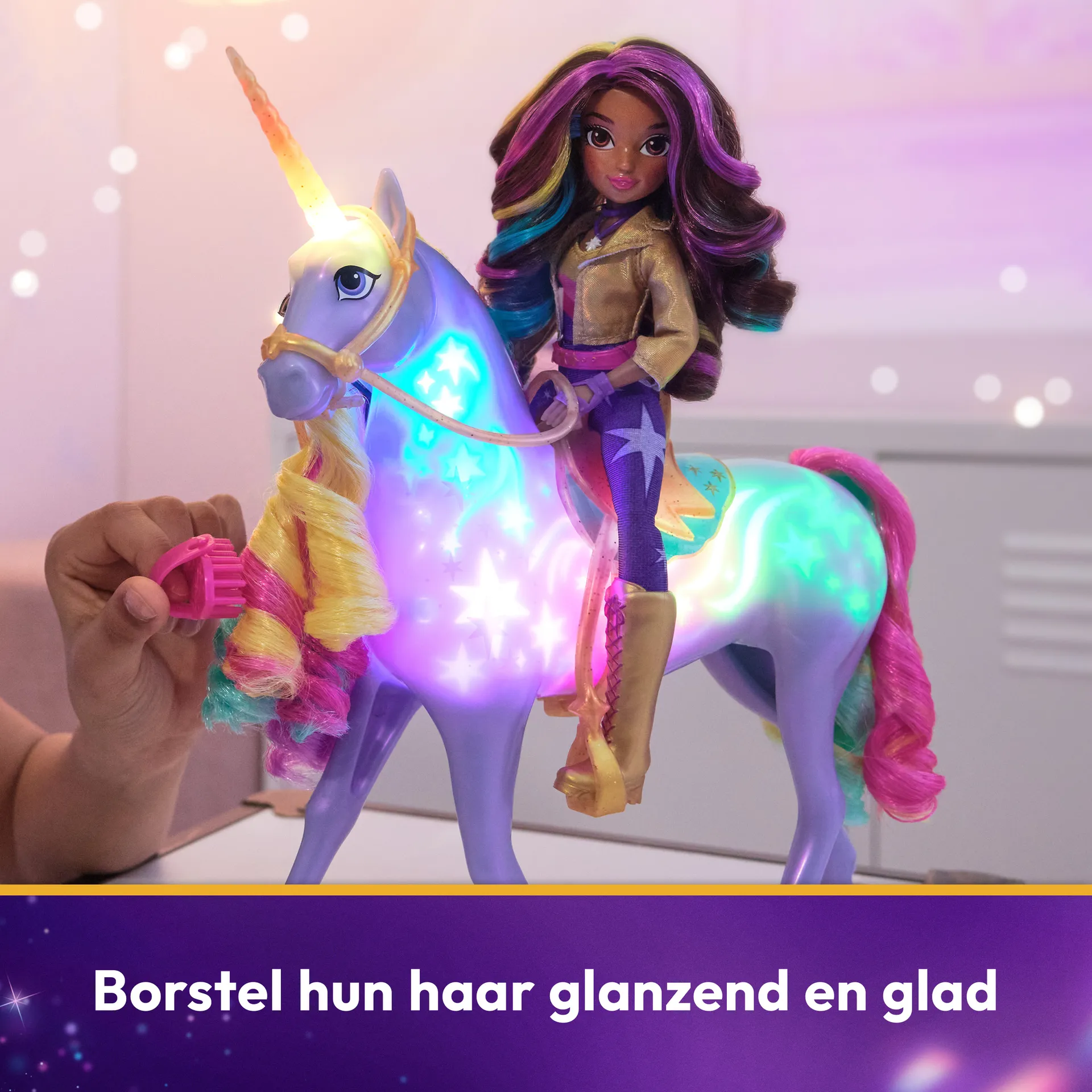 Unicorn Academy - Sophia und Licht-Magie Wildstar Deluxe Set, 28 cm Einhorn mit Lichteffekten und Musik, 24 cm Ankleidepuppe, passend zur Netflix Serie, ab 4 Jahren – Bild 2